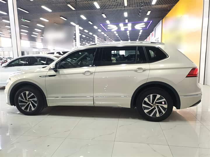 Фото 5 - Volkswagen Tiguan L Hybrid