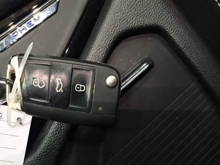 Фото 9 - Volkswagen Tiguan L Hybrid