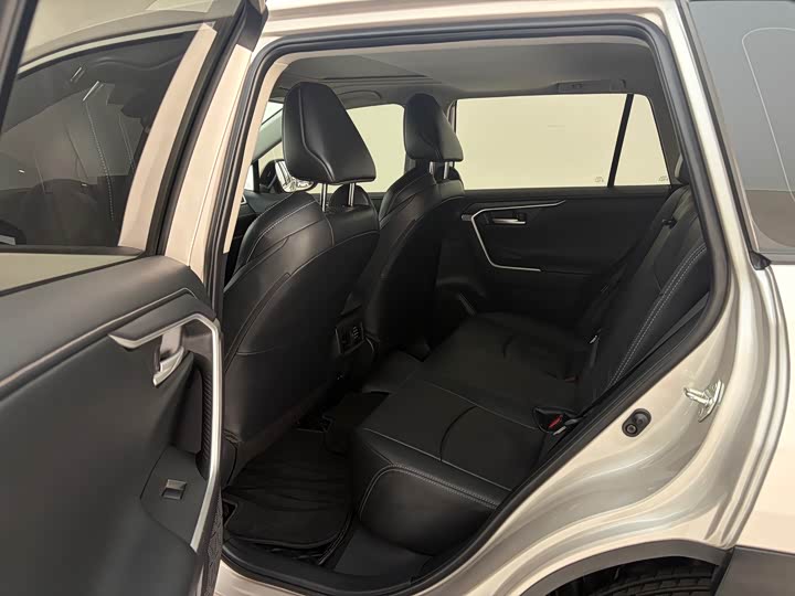 Фото 6 - Toyota Wildlander