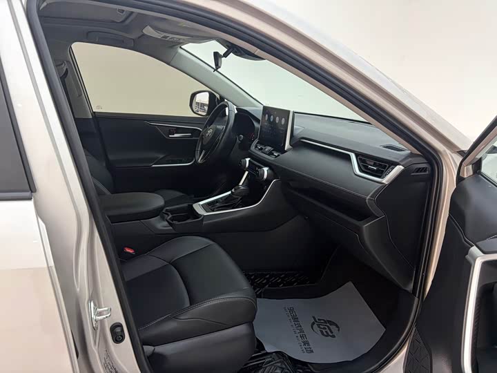 Фото 9 - Toyota Wildlander