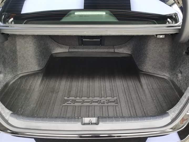 Фото 4 - Honda Accord