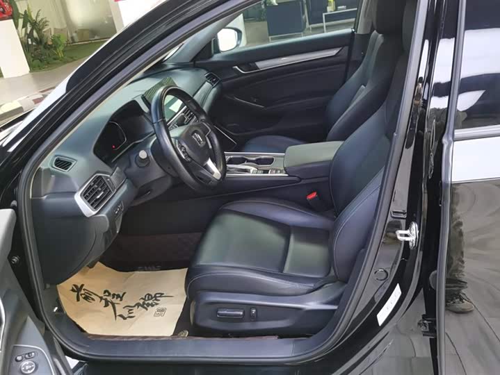 Фото 9 - Honda Accord