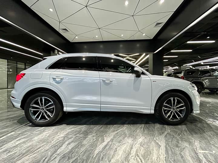 Фото 4 - Audi Q3