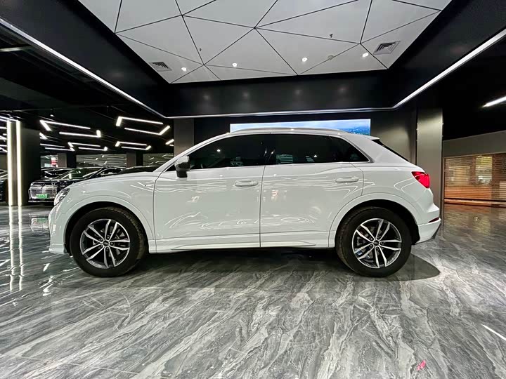 Фото 8 - Audi Q3