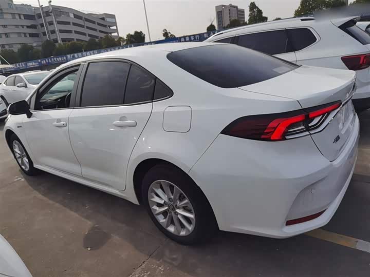 Фото 5 - Toyota Corolla