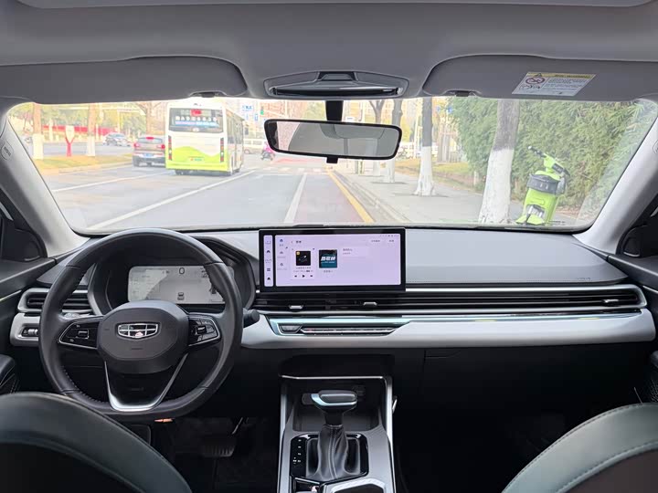 Фото 5 - Geely Emgrand