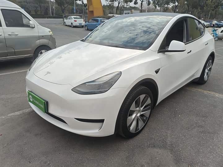 Фото 1 - Tesla Model Y