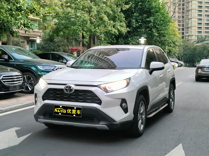 Фото 1 - Toyota RAV4