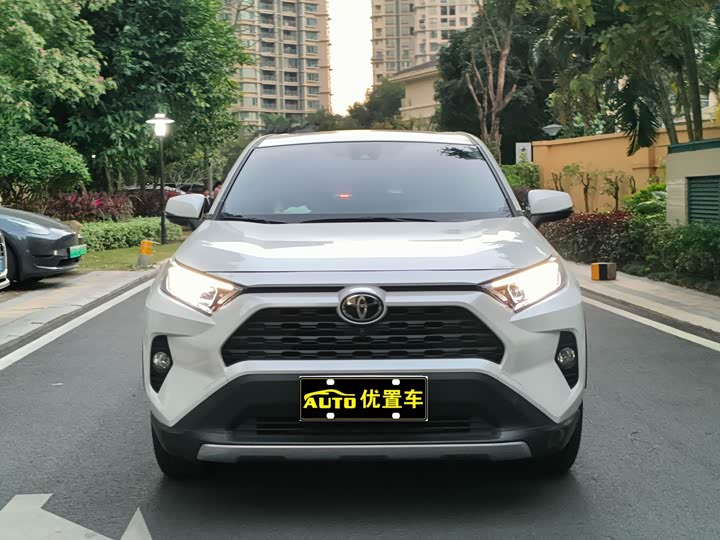 Фото 2 - Toyota RAV4