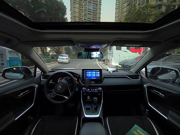 Фото 3 - Toyota RAV4