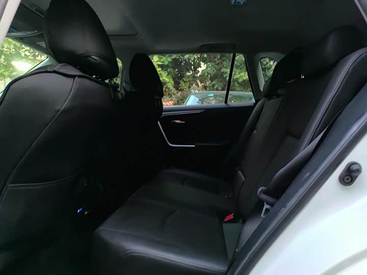 Фото 7 - Toyota RAV4