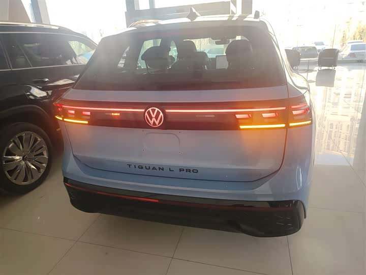 Фото 6 - Volkswagen Tiguan L Pro