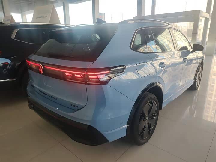 Фото 7 - Volkswagen Tiguan L Pro