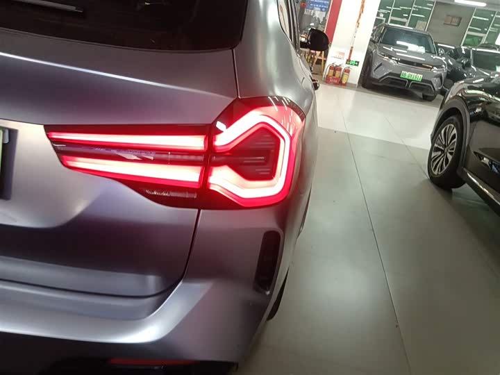 Фото 8 - BMW iX3