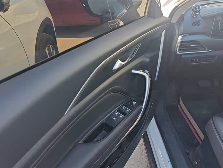 Фото 7 - Bestune T77