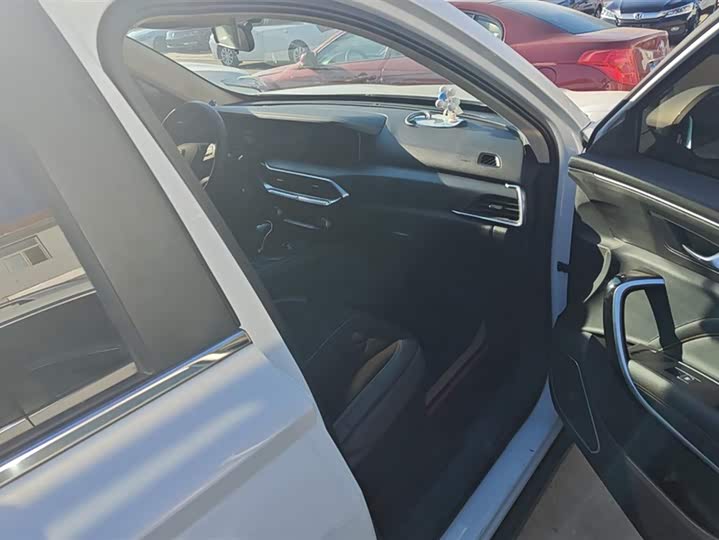 Фото 8 - Bestune T77