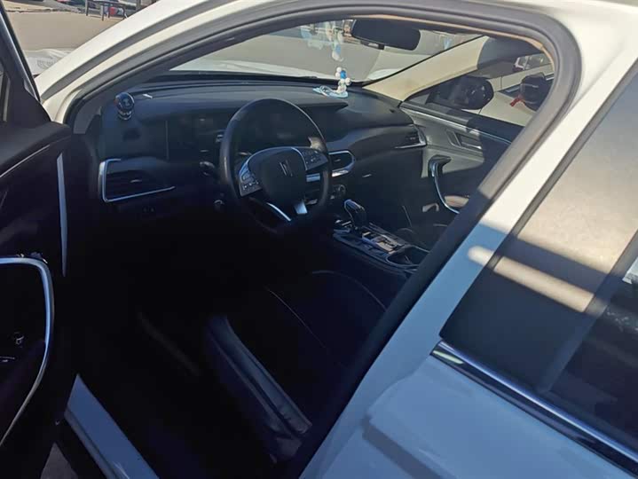 Фото 9 - Bestune T77