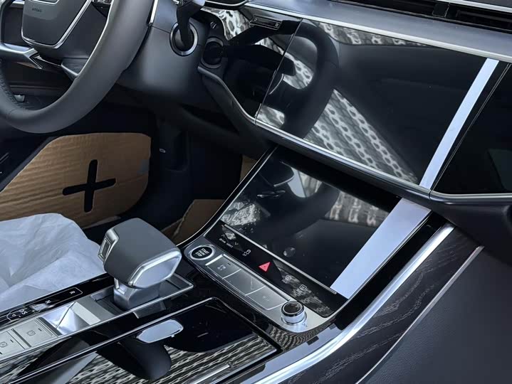 Фото 8 - Audi A8