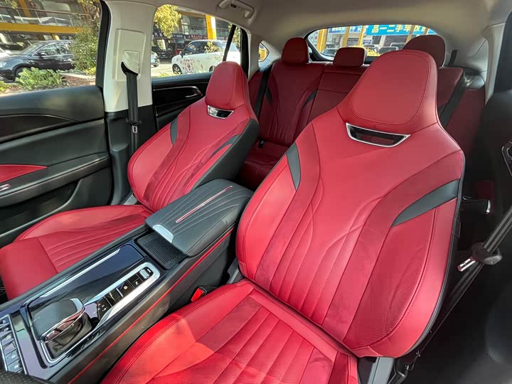 Фото 8 - Hongqi H6