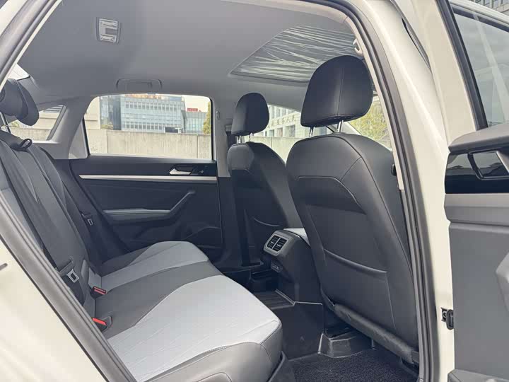 Фото 8 - Volkswagen Lavida