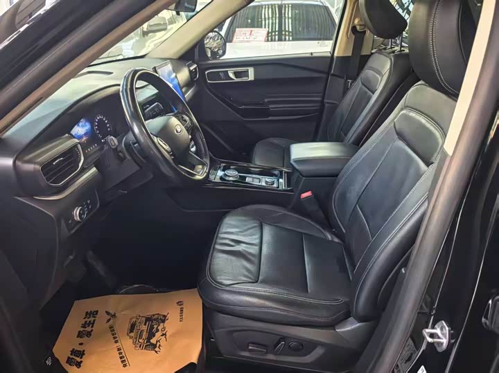 Фото 4 - Ford Explorer