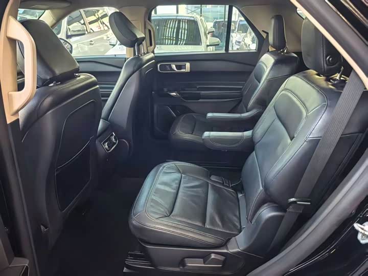 Фото 5 - Ford Explorer