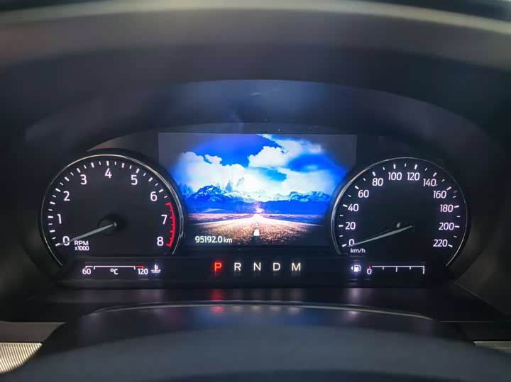 Фото 8 - Ford Explorer