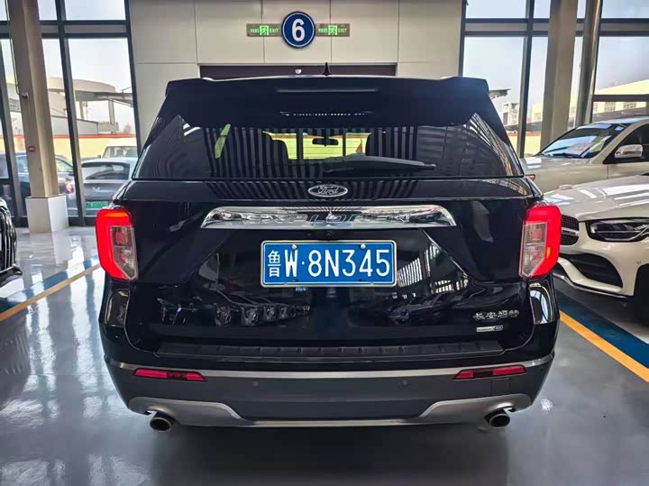 Фото 9 - Ford Explorer