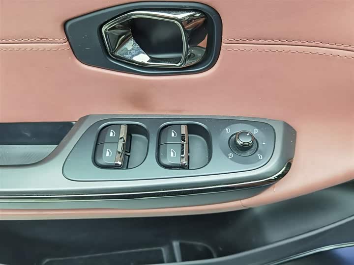 Фото 9 - Nio EC6