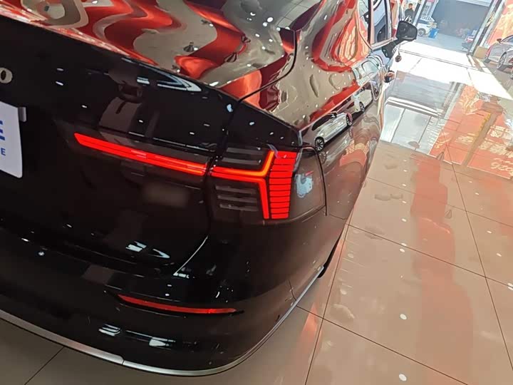 Фото 8 - Volvo S90