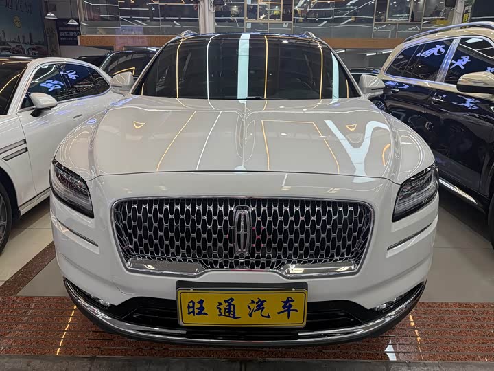 Фото 2 - Lincoln Nautilus