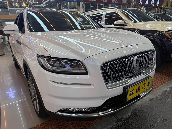 Фото 3 - Lincoln Nautilus