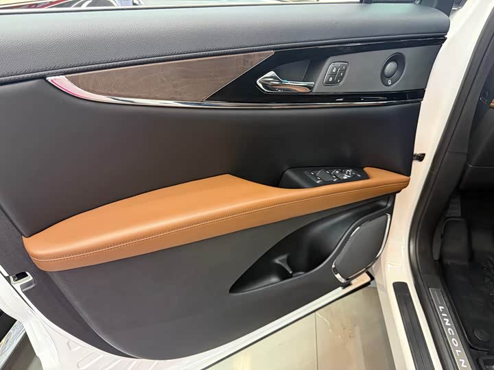 Фото 7 - Lincoln Nautilus