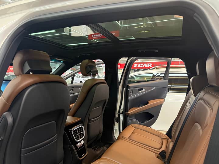 Фото 8 - Lincoln Nautilus