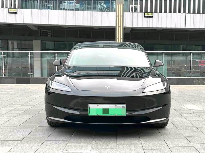 Фото 2 - Tesla Model 3