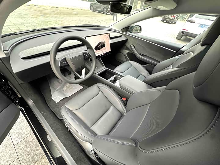 Фото 3 - Tesla Model 3