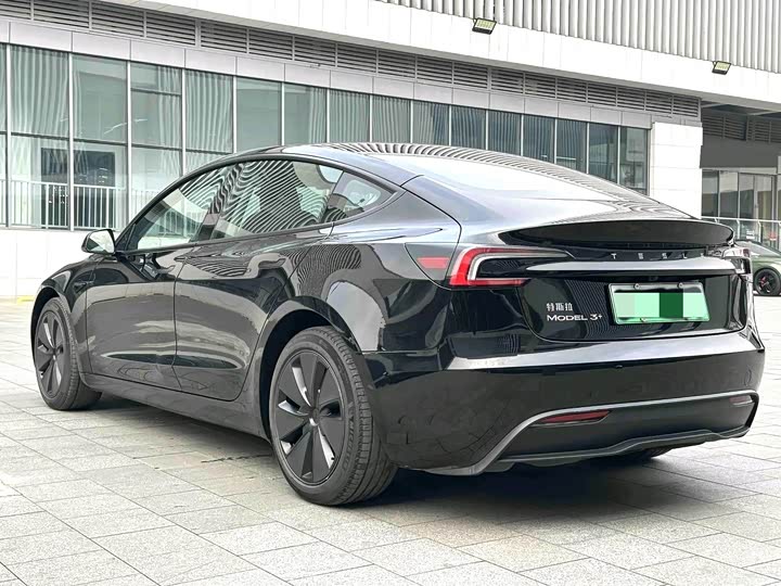 Фото 6 - Tesla Model 3