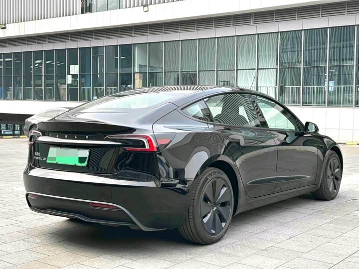 Фото 7 - Tesla Model 3