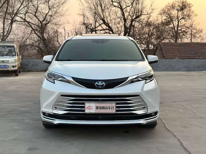 Фото 2 - Toyota Sienna