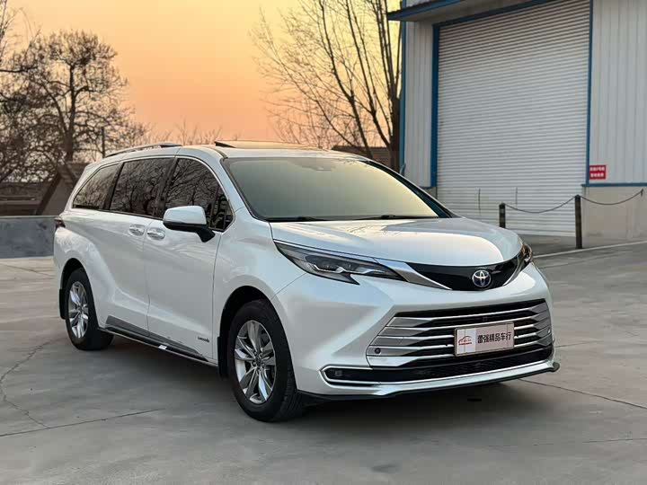 Фото 3 - Toyota Sienna