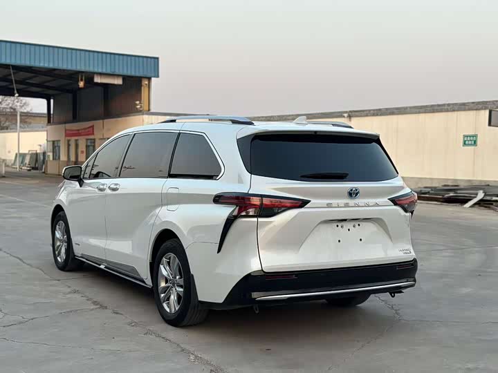 Фото 4 - Toyota Sienna