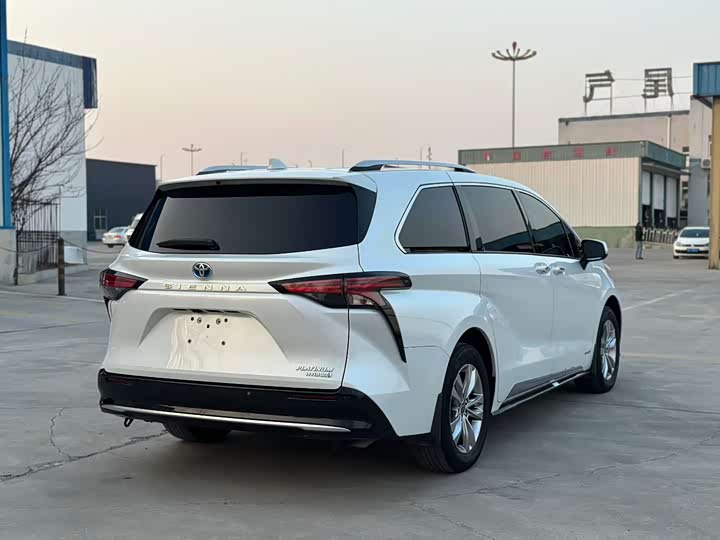 Фото 6 - Toyota Sienna