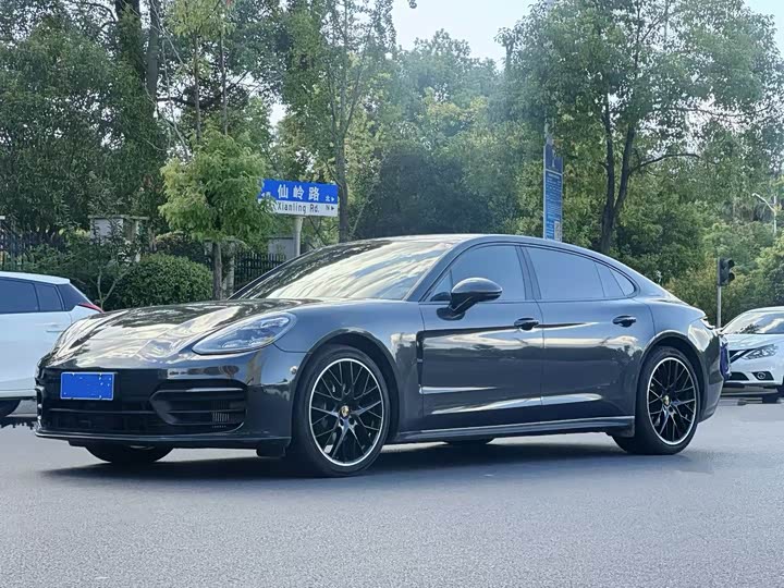 Фото 1 - Porsche Panamera