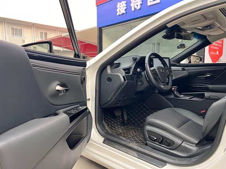 Фото 4 - Lexus ES