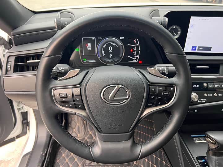 Фото 7 - Lexus ES