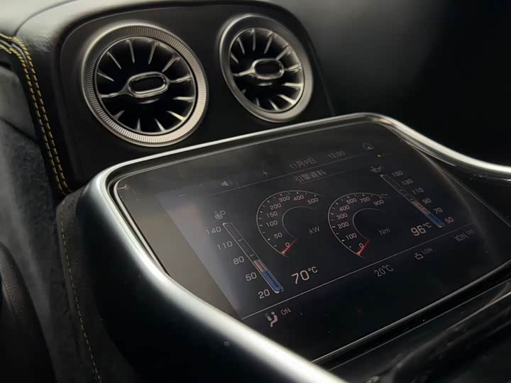 Фото 9 - Mercedes-Benz AMG GT