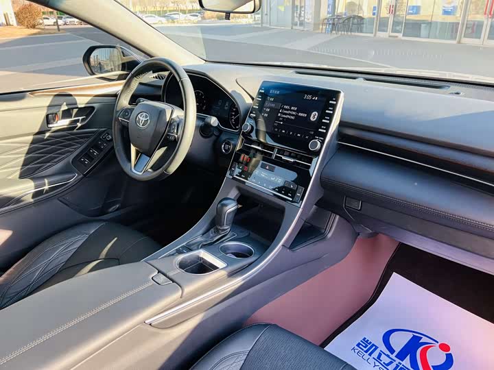 Фото 8 - Toyota Avalon