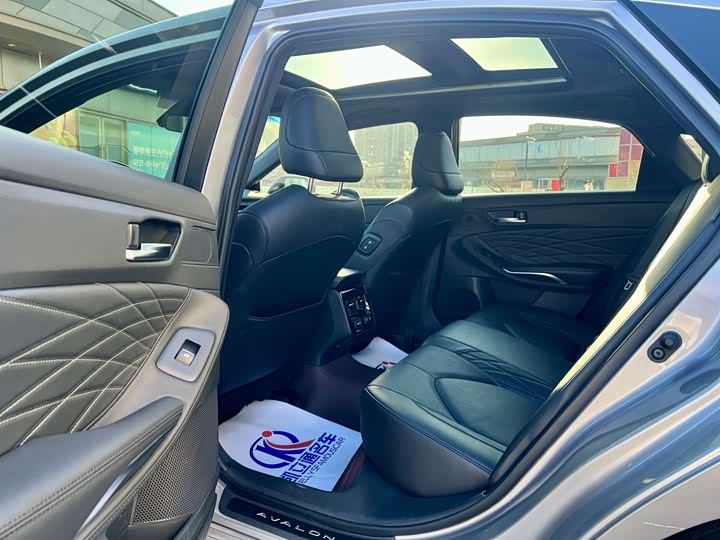 Фото 9 - Toyota Avalon