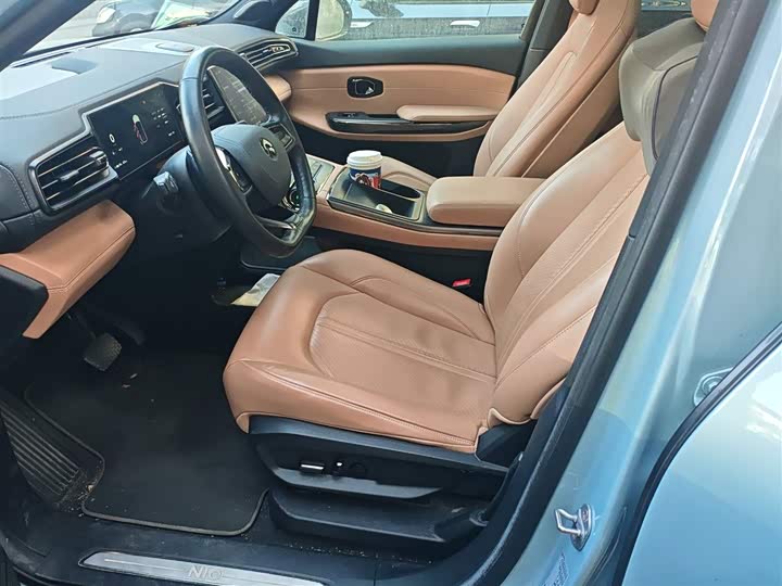 Фото 8 - Nio ES6