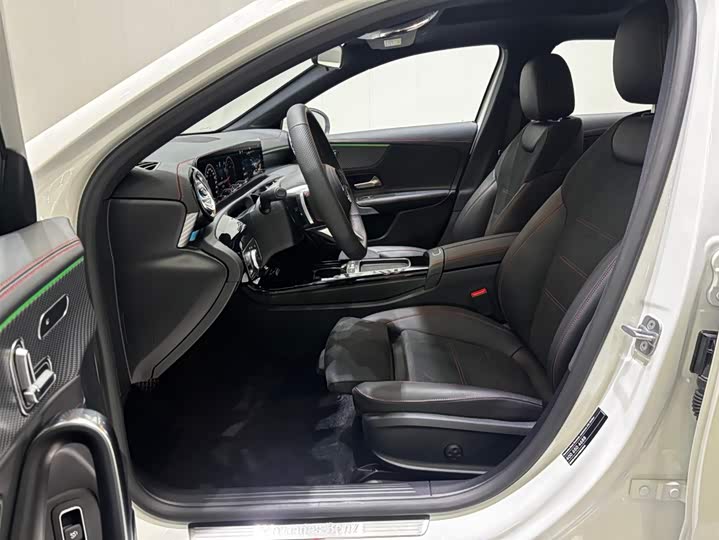 Фото 8 - Mercedes-Benz A-Class